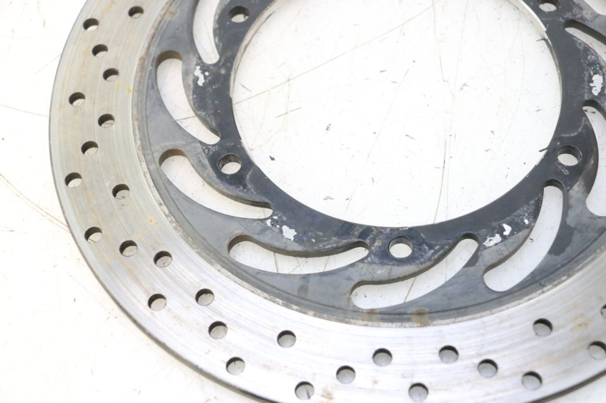 photo de DISQUE FREIN ARRIERE YAMAHA FJR 1300 (2001 - 2005) - Gros plan technique