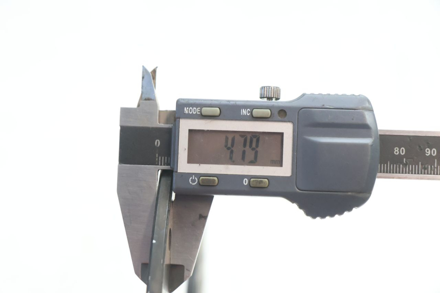 photo de DISQUE FREIN ARRIERE SUZUKI SV S 650 (2003 - 2009) - Gros plan technique