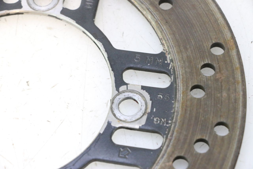 photo de DISQUE FREIN ARRIERE KAWASAKI ZZR 600 (1995 - 2004) - Gros plan technique