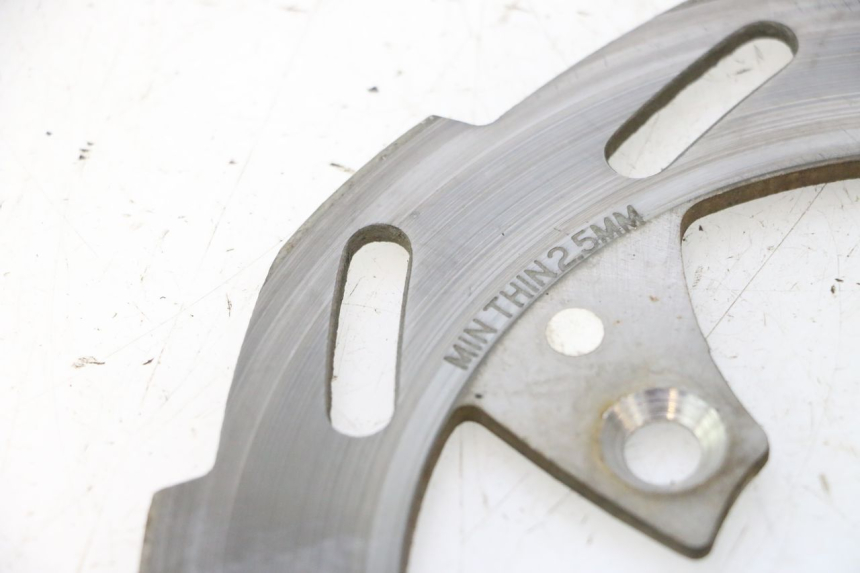 photo de DISQUE FREIN AVANT PEUGEOT TKR TREKKER FURIOUS 50 (2005 - 2014) - Points de fixation