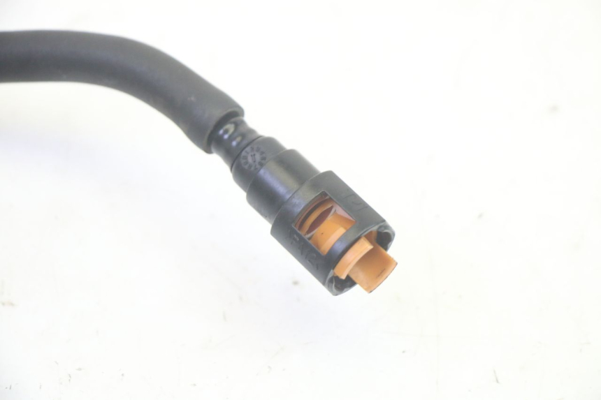 photo de DURITE INJECTEUR SUZUKI BURGMAN EXECUTIVE ABS 650 (2006 - 2012) - Gros plan technique