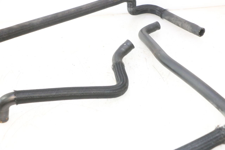 photo de DURITE RADIATEUR SUZUKI BURGMAN 125 (2007 - 2014) - Gros plan technique