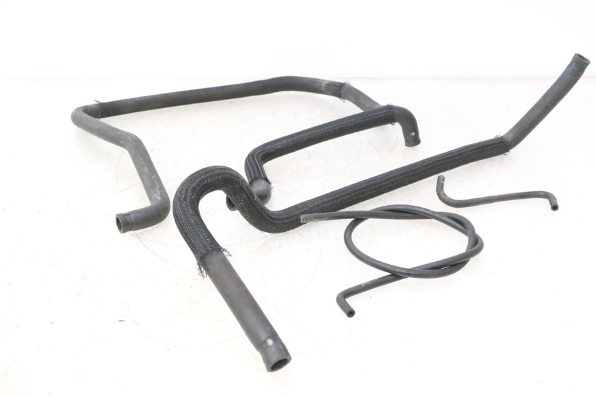 photo de DURITE RADIATEUR SUZUKI BURGMAN 125 (2007 - 2014) - Gros plan technique