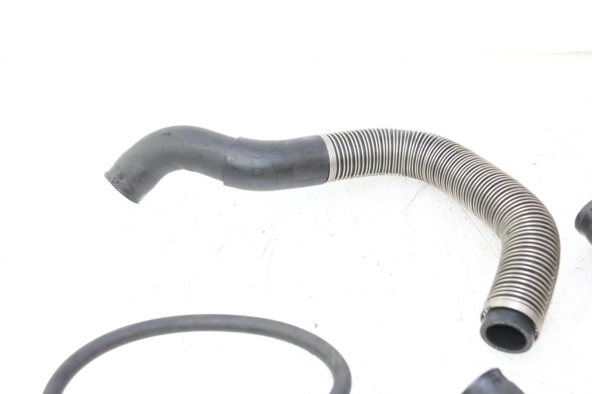 photo de DURITE RADIATEUR SUZUKI GSR 600 (2005 - 2012) - Vue d’ensemble