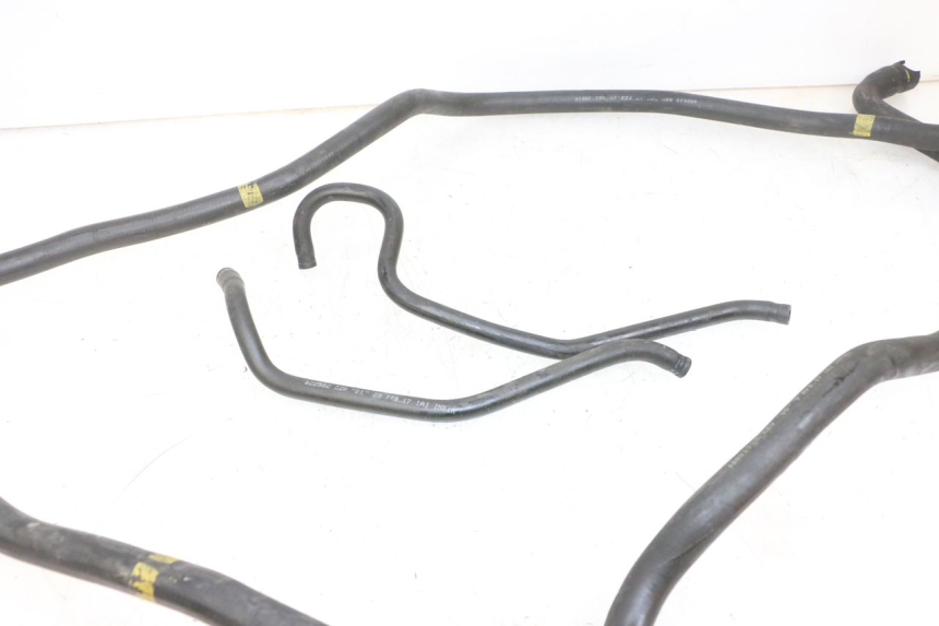 photo de DURITE RADIATEUR PIAGGIO MP3 500 (2016 - 2018) - Gros plan technique