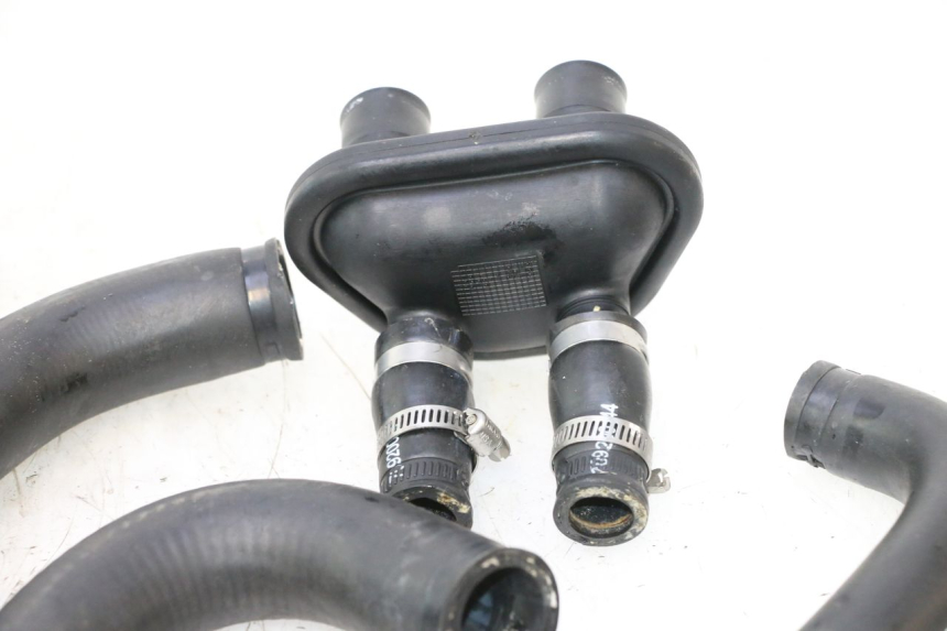 photo de DURITE RADIATEUR CAN-AM SPYDER RS 1000 (2008 - 2012) - Vue d’ensemble