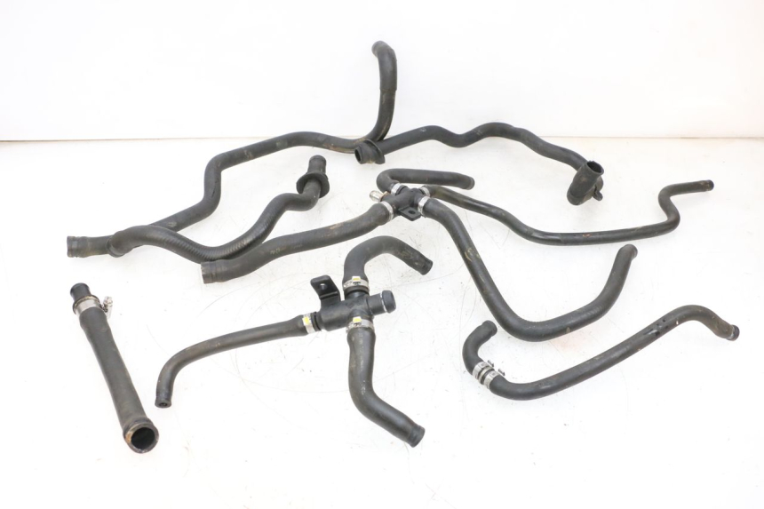 photo de DURITE RADIATEUR PIAGGIO VESPA GTS SUPER IE 125 (2009 - 2016) - Vue principale