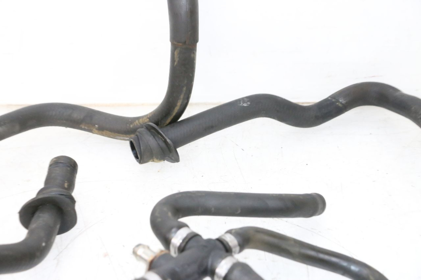 photo de DURITE RADIATEUR PIAGGIO VESPA GTS SUPER IE 125 (2009 - 2016) - Autre angle de vue