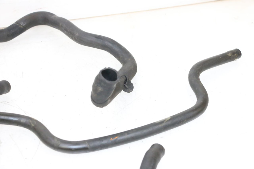 photo de DURITE RADIATEUR PIAGGIO VESPA GTS SUPER IE 125 (2009 - 2016) - Gros plan technique