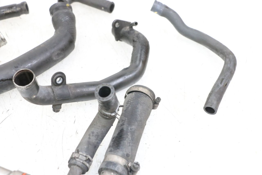 photo de DURITE RADIATEUR YAMAHA FZ1 FAZER 1000 (2007 - 2009) - Vue d’ensemble