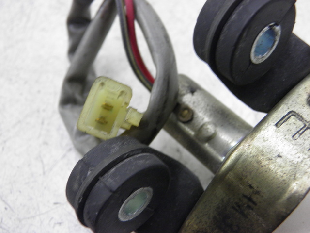 photo de ECLAIRAGE DE PLAQUE KAWASAKI ZZR 600 (1995 - 2004) - Zoom état d’usage