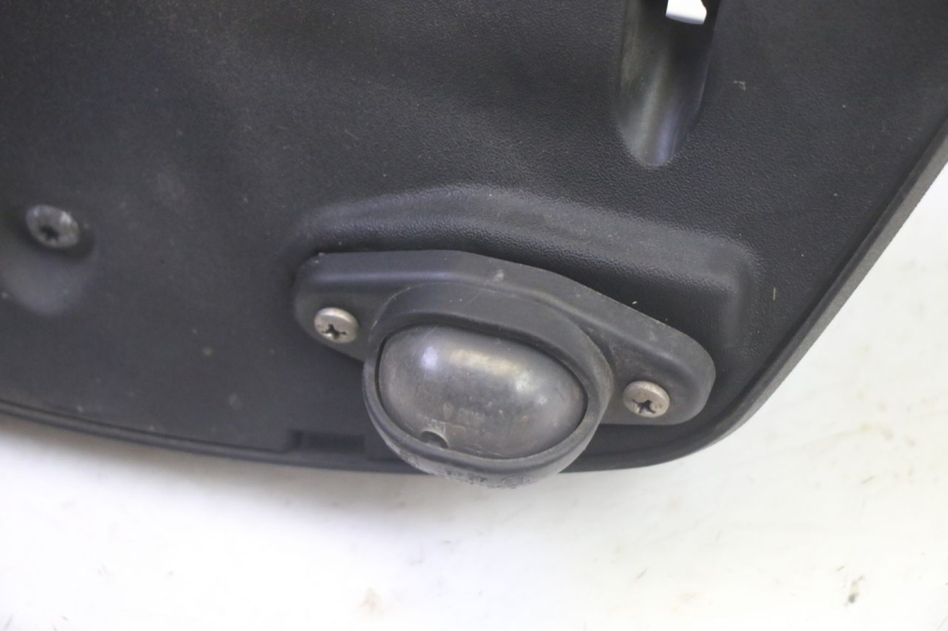 photo de ECLAIRAGE DE PLAQUE PIAGGIO MP3 HPE 350 (2018 - 2020) - Zoom état d’usage