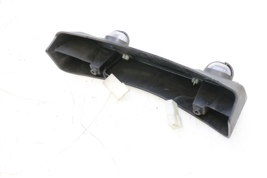 photo de ECLAIRAGE DE PLAQUE PIAGGIO MP3 RL 250 (2006 - 2010) - Points de fixation