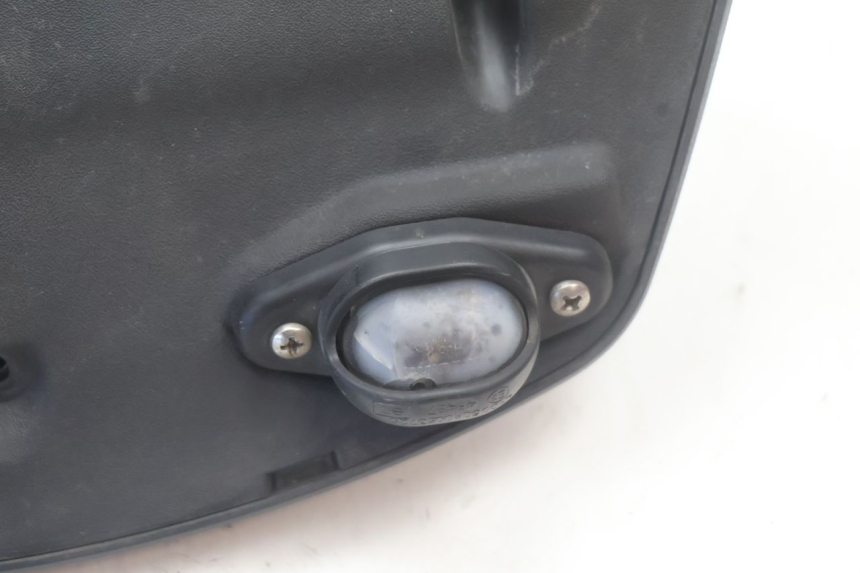 photo de ECLAIRAGE DE PLAQUE PIAGGIO MP3 500 (2016 - 2018) - Gros plan technique