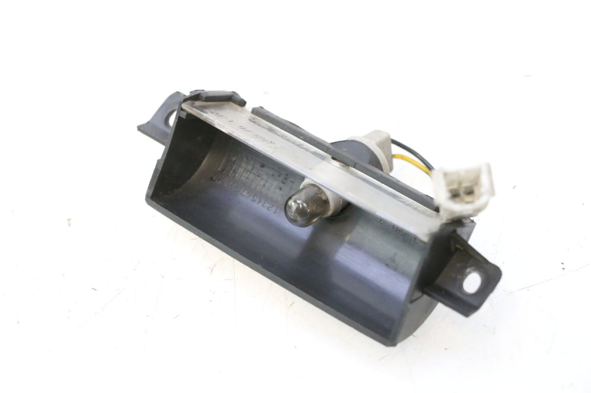 photo de ECLAIRAGE DE PLAQUE PIAGGIO MP3 125 (2006 - 2014) - Gros plan technique