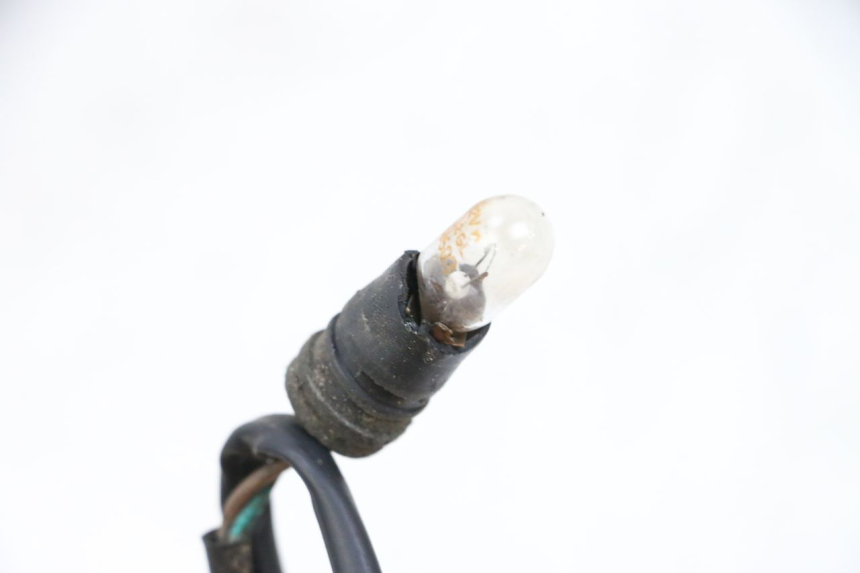 photo de ECLAIRAGE DE PLAQUE PEUGEOT SATELIS 125 (2013 - 2018) - Détail de la pièce