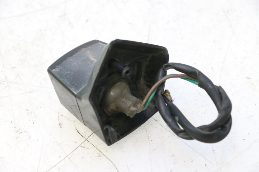 photo de ECLAIRAGE DE PLAQUE KYMCO SUPER 8 2T 50 (2007 - 2013) - Zoom état d’usage