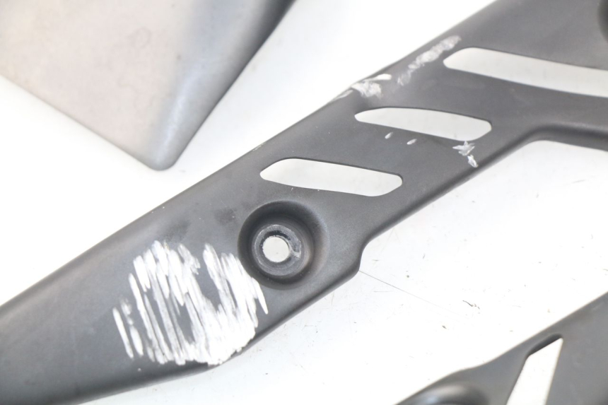 photo de ECOPE RADIATEUR MV AGUSTA BRUTALE R WALLY 910 (2008 - 2008) - Vue d’ensemble