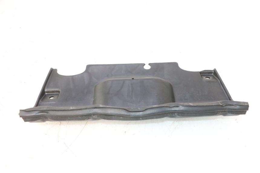 photo de ECOPE RADIATEUR KAWASAKI GPX F ZX750F 750 (1986 - 1990) - Gros plan technique