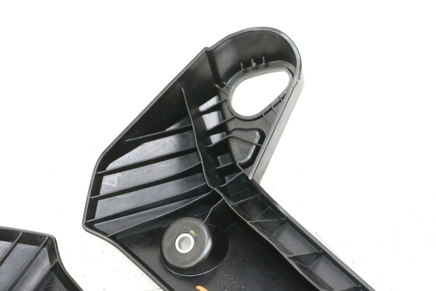 photo de ECOPE RADIATEUR YAMAHA MT-07 MT07 ABS 700 (2018 - 2020) - Gros plan technique