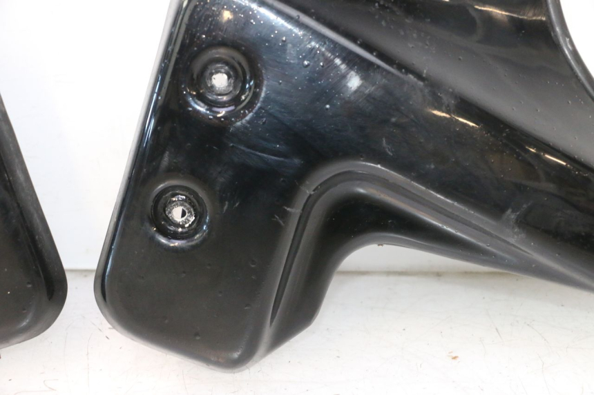 photo de ECOPE RADIATEUR YAMAHA XJR 1300 (1998 - 2002) - Gros plan technique