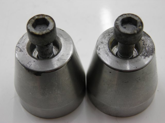 photo de EMBOUT DE GUIDON APRILIA LEONARDO ST 250 (2002 - 2005)