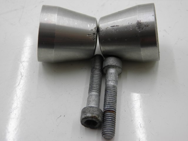 photo de EMBOUT DE GUIDON APRILIA LEONARDO ST 250 (2002 - 2005)