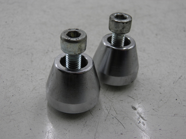 photo de EMBOUT DE GUIDON DAELIM S2 FI 125 (2008 - 2012) - Vue principale