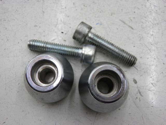 photo de EMBOUT DE GUIDON DAELIM S2 FI 125 (2008 - 2012) - Autre angle de vue