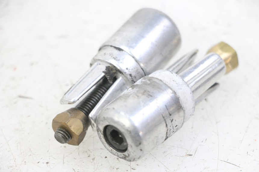 photo de EMBOUT DE GUIDON PEUGEOT ELYSTAR 125 (2002 - 2007)