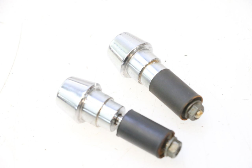 photo de EMBOUT DE GUIDON PEUGEOT KISBEE 4T 50 (2023 - 2026) - Autre angle de vue
