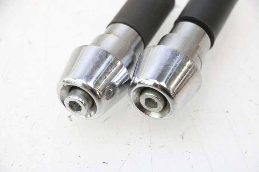 photo de EMBOUT DE GUIDON PEUGEOT KISBEE 4T 50 (2023 - 2026) - Gros plan technique