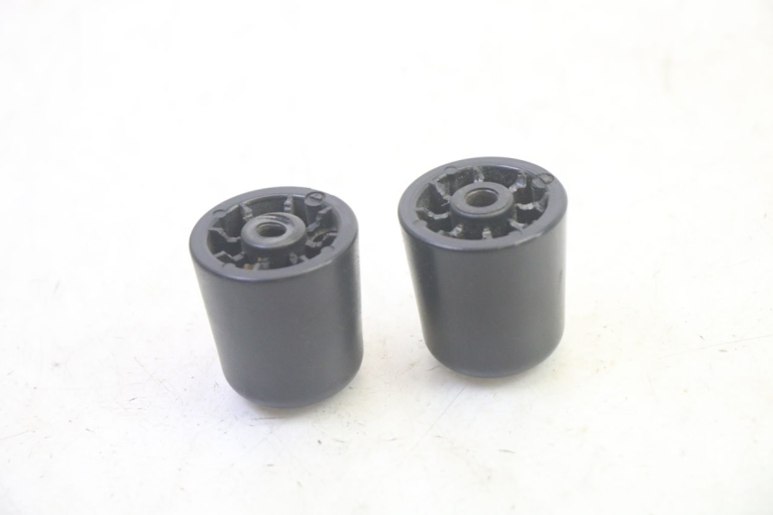 photo de EMBOUT DE GUIDON PIAGGIO MP3 500 (2016 - 2018) - Autre angle de vue