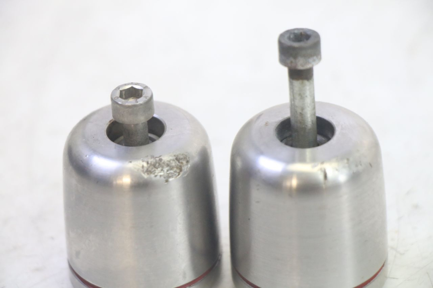 photo de EMBOUT DE GUIDON PIAGGIO MP3 RL 250 (2007 - 2010) - Détail de la pièce