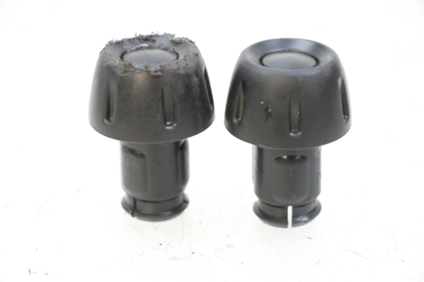 photo de EMBOUT DE GUIDON YAMAHA NEO'S CORE 1 (2022 - 2026) - Détail de la pièce