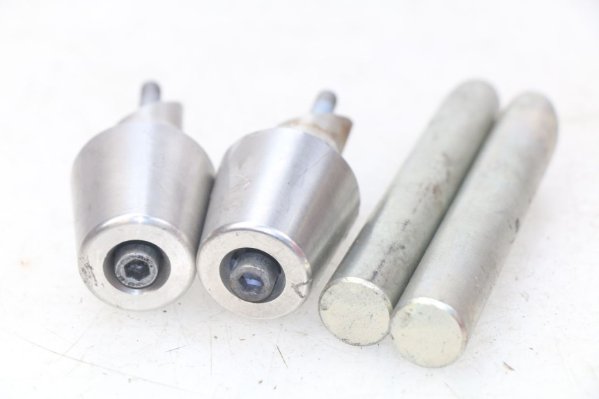 photo de EMBOUT DE GUIDON PEUGEOT GEOPOLIS 400 (2007 - 2013)