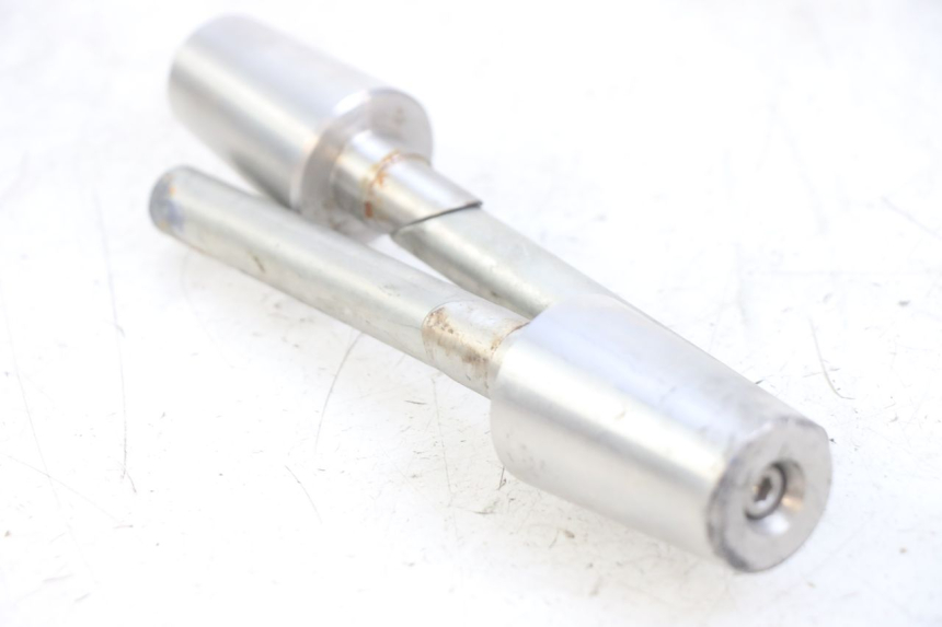 photo de EMBOUT DE GUIDON PEUGEOT GEOPOLIS RS 125 (2007 - 2009)