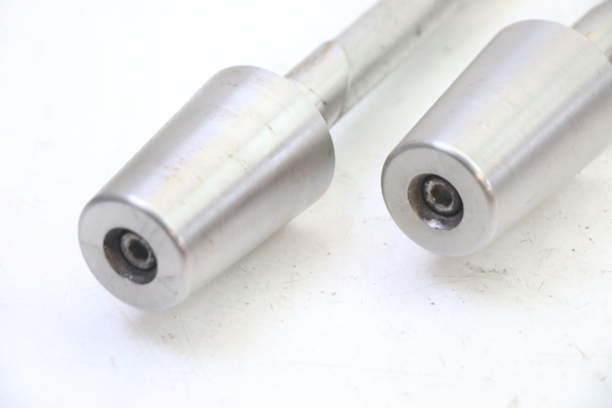 photo de EMBOUT DE GUIDON PEUGEOT SATELIS 250 (2006 - 2012) - Autre angle de vue