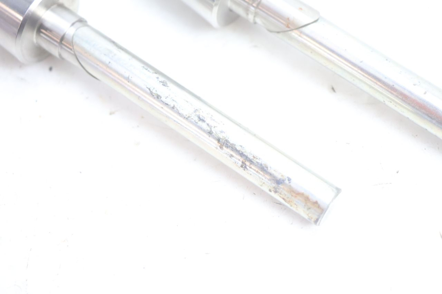 photo de EMBOUT DE GUIDON PEUGEOT SATELIS 125 (2006 - 2009) - Autre angle de vue
