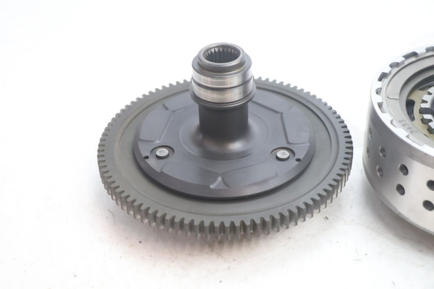 photo de EMBRAYAGE SUZUKI BURGMAN EXECUTIVE ABS 650 (2006 - 2012) - Zoom composants