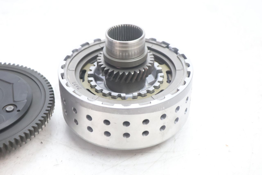 photo de EMBRAYAGE SUZUKI BURGMAN EXECUTIVE ABS 650 (2006 - 2012) - Vue rapprochée