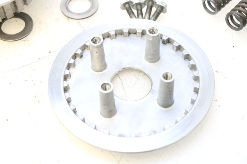 photo de EMBRAYAGE SUZUKI DR S 600 (1985 - 1989) - Détails caractéristiques