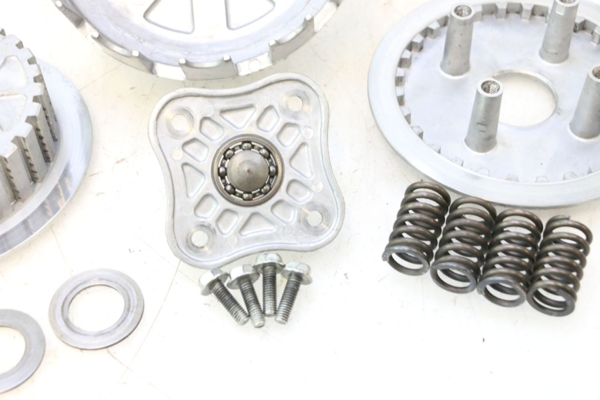 photo de EMBRAYAGE SUZUKI DR S 600 (1985 - 1989) - Angle alternatif