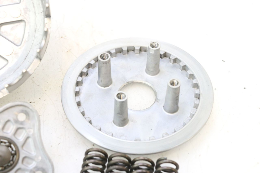 photo de EMBRAYAGE SUZUKI DR S 600 (1985 - 1989) - Aperçu profil