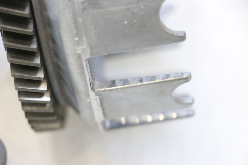 photo de EMBRAYAGE SUZUKI DR S 600 (1985 - 1989) - Gros plan technique