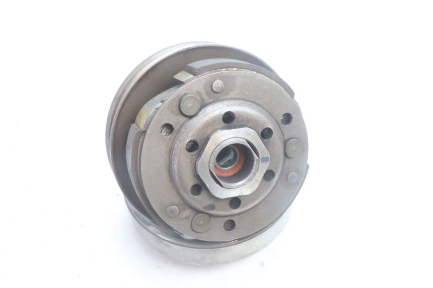 photo de EMBRAYAGE PEUGEOT KISBEE 2T 50 (2010 - 2017) - Gros plan technique