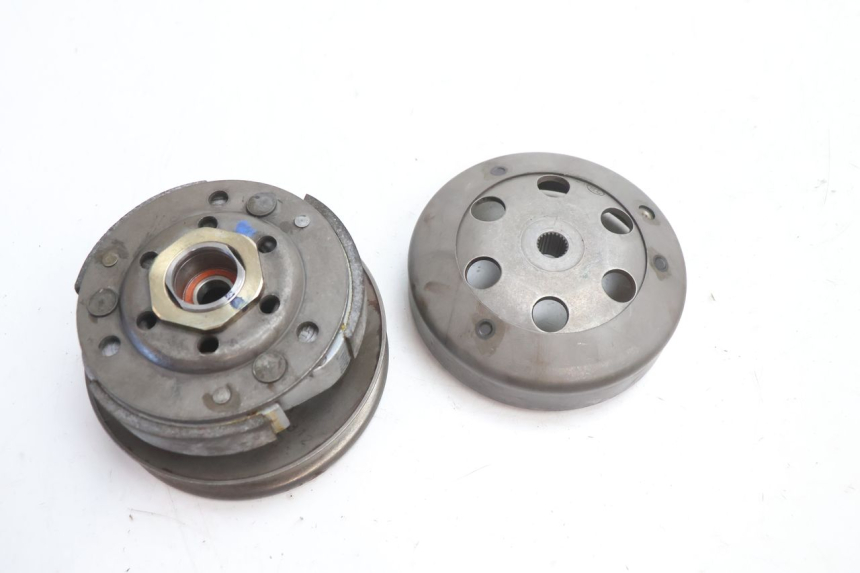 photo de EMBRAYAGE PEUGEOT LUDIX 50 (2008 - 2017) - Gros plan technique
