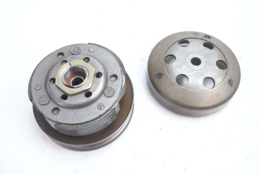 photo de EMBRAYAGE PEUGEOT LUDIX ONE 14P 50 (2004 - 2013) - Gros plan technique