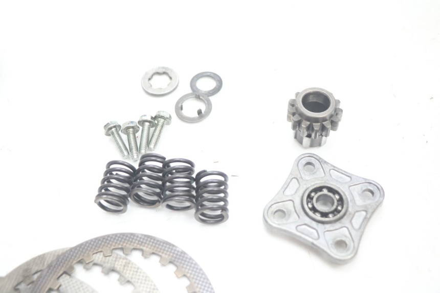 photo de EMBRAYAGE APOLLO RFZ 140 - Points de fixation