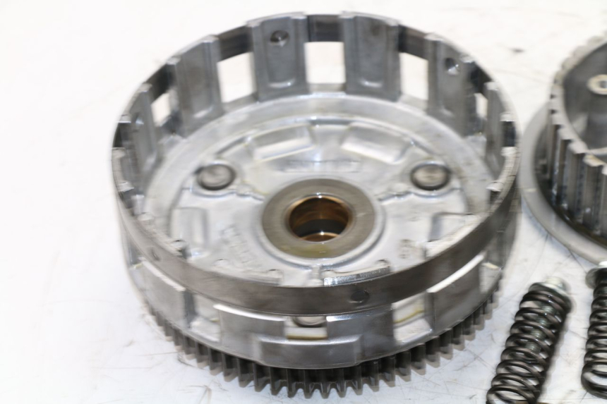 photo de EMBRAYAGE SUZUKI SFV GLADIUS 650 (2009 - 2015) - Vue rapprochée